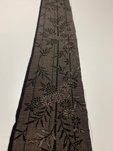 画像をギャラリービューアに読み込む, 菊に松竹梅模様織り出し本場泥大島紬(5マルキ)【シュッケニ】