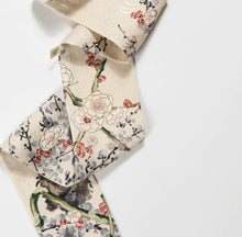 画像をギャラリービューアに読み込む, 枝梅模様に流水地紋【短】