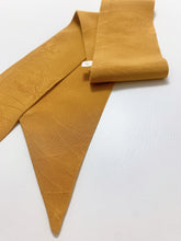 画像をギャラリービューアに読み込む, 芝草に蝶模様織り出し色無地