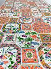 画像をギャラリービューアに読み込む, 蜀江に草花尽くし模様【シュッケニ】