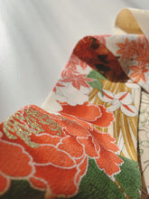 画像をギャラリービューアに読み込む, 片輪車に枝梅菊牡丹模様【短】①⚠️黒筋汚れあり