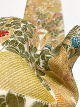 画像をギャラリービューアに読み込む, 秋草模様総芝地紋