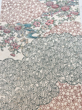 画像をギャラリービューアに読み込む, 雲取りに花模様総地紋【ギャザータイプ】
