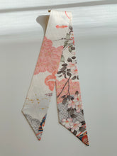 画像をギャラリービューアに読み込む, 巻物に花模様【短】