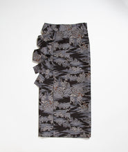 画像をギャラリービューアに読み込む, 家屋に樹木模様織り出し手織り紬