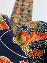 画像をギャラリービューアに読み込む, 分銅菱に松竹梅鶴模様