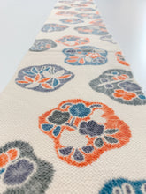 画像をギャラリービューアに読み込む, 縮緬地枝梅に桔梗模様【シュッケニ】