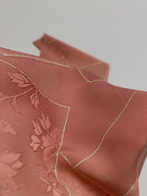 画像をギャラリービューアに読み込む, 石畳に花地紋の模様