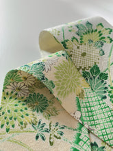 画像をギャラリービューアに読み込む, 御所車に草花模様【短】