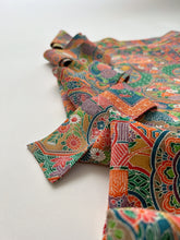 画像をギャラリービューアに読み込む, 絵皿に家屋・花鳥模様