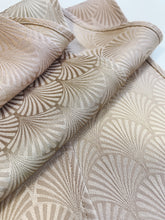 画像をギャラリービューアに読み込む, 松葉青海波模様織出し暈し色無地【長】