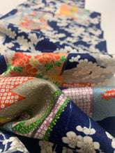 画像をギャラリービューアに読み込む, 誰が袖に草花・枝梅模様【シュッケニ】