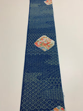 画像をギャラリービューアに読み込む, 破れ色紙に花・古典柄模様