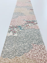 画像をギャラリービューアに読み込む, 雲取りに花模様総地紋【ギャザータイプ】