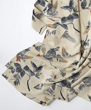 画像をギャラリービューアに読み込む, 暈し型染草木模様【タックタイプ】