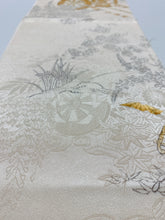 画像をギャラリービューアに読み込む, 御所車に総地紋模様【シュッケニ】