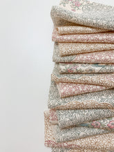 画像をギャラリービューアに読み込む, 雲取りに花模様総地紋【ギャザータイプ】