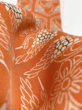 画像をギャラリービューアに読み込む, 総地紋に亀甲・梅鶴模様