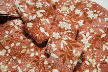 画像をギャラリービューアに読み込む, 枝梅に草花模様に金彩