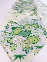 画像をギャラリービューアに読み込む, 御所車に草花模様【長】