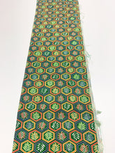 画像をギャラリービューアに読み込む, 亀甲に草葉模様