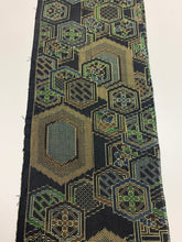 画像をギャラリービューアに読み込む, 亀甲に華紋模様織り出し本場泥大島紬(5マルキ)