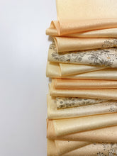 画像をギャラリービューアに読み込む, 流水に草花・花瓶模様総花地紋【ギャザータイプ】