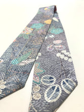 画像をギャラリービューアに読み込む, 草花模様に総紗綾地紋