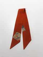 画像をギャラリービューアに読み込む, 破れ色紙に花古典柄総紗綾地紋