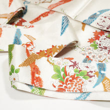 画像をギャラリービューアに読み込む, 雪芝に牡丹梅菊模様総地紋(付け下げ)【シュッケニ】