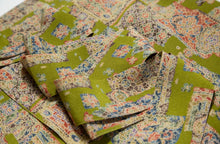 画像をギャラリービューアに読み込む, 変わり色紙に花・動物更紗模様