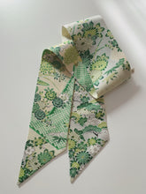 画像をギャラリービューアに読み込む, 御所車に草花模様【短】