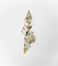 画像をギャラリービューアに読み込む, 扇草花模様(箔あり)総地紋【短】