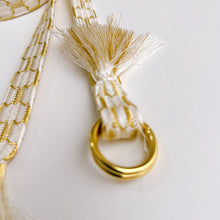 画像をギャラリービューアに読み込む, 金糸の亀甲組締め