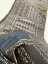 画像をギャラリービューアに読み込む, 大島紬横双亀甲繋ぎに古典寄せ柄【S】