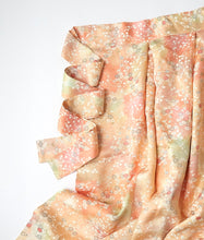 画像をギャラリービューアに読み込む, 総暈しに小花模様総地紋【タックタイプ】