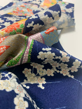 画像をギャラリービューアに読み込む, 誰が袖に草花・枝梅模様【シュッケニ】