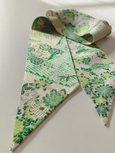 画像をギャラリービューアに読み込む, 御所車に草花模様【短】