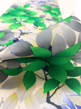 画像をギャラリービューアに読み込む, 枝梅に葉模様【シュッケニ】