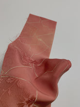 画像をギャラリービューアに読み込む, 石畳に花地紋の模様