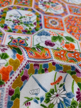 画像をギャラリービューアに読み込む, 蜀江に草花尽くし模様【シュッケニ】