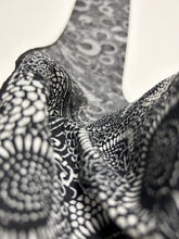 画像をギャラリービューアに読み込む, 流水に浮き花模様【ギャザータイプ】