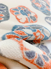 画像をギャラリービューアに読み込む, 縮緬地枝梅に桔梗模様【シュッケニ】