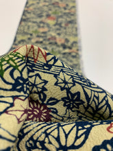 画像をギャラリービューアに読み込む, 流水に菊・笹模様