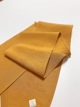 画像をギャラリービューアに読み込む, 芝草に蝶模様織り出し色無地