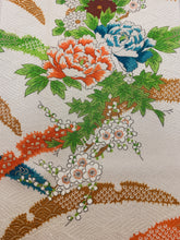 画像をギャラリービューアに読み込む, 雪芝に牡丹梅菊模様総地紋(付け下げ)【シュッケニ】