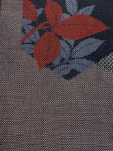 画像をギャラリービューアに読み込む, 亀甲に草葉模様織り出し本場泥大島紬(7マルキ)