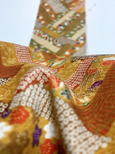 画像をギャラリービューアに読み込む, 短冊に花古典柄総地紋