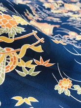 画像をギャラリービューアに読み込む, 流水に御所車・菊牡丹模様【シュッケニ】