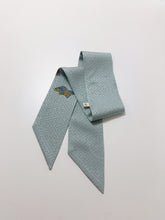 画像をギャラリービューアに読み込む, 読み本に花模様総紗綾地紋①